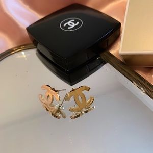 C H A N E L❣️ earrings NEW